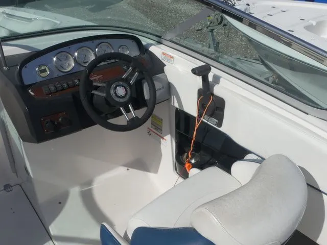 Slide: The Image of Regal 2520 FasDeck 2009 - 13