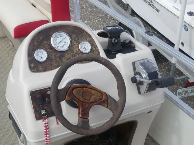 Slide: The Image of Sun Tracker 20 Party Barge 2007 - 16