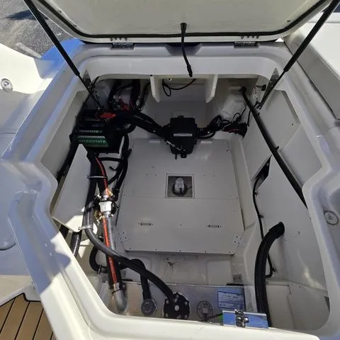 Slide: The Image of Sea Ray SDX 230 OB 2026 - 11