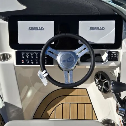 Slide: The Image of Sea Ray SDX 230 OB 2026 - 14