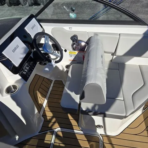Slide: The Image of Sea Ray SDX 230 OB 2026 - 16