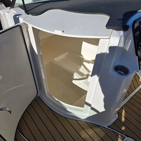 Slide: The Image of Sea Ray SDX 230 OB 2026 - 17