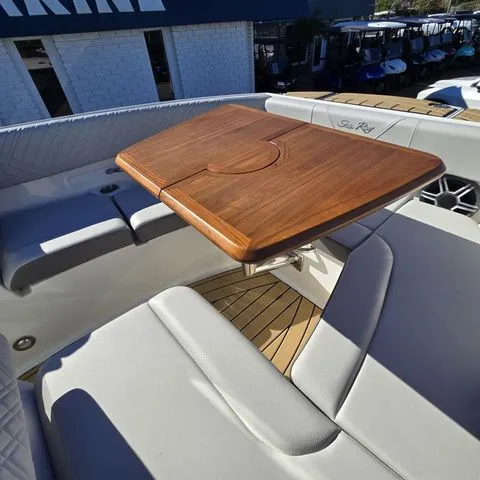 Slide: The Image of Sea Ray SDX 230 OB 2026 - 22