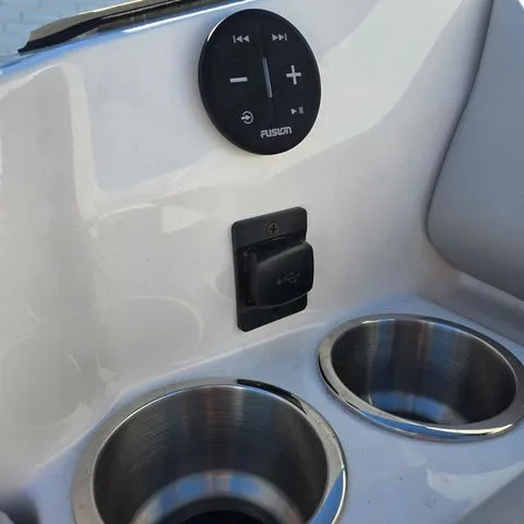 Slide: The Image of Sea Ray SDX 230 OB 2026 - 26