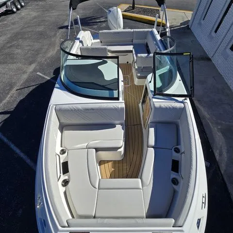 Slide: The Image of Sea Ray SDX 230 OB 2026 - 30