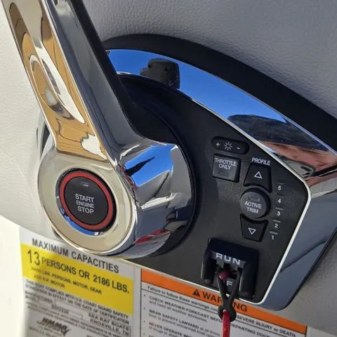 Slide: The Image of Sea Ray SDX 230 OB 2026 - 31