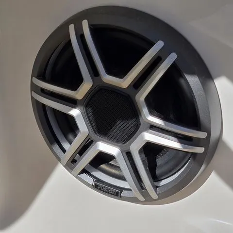 Slide: The Image of Sea Ray SDX 230 OB 2026 - 32