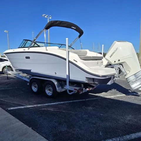Slide: The Image of Sea Ray SDX 230 OB 2026 - 6
