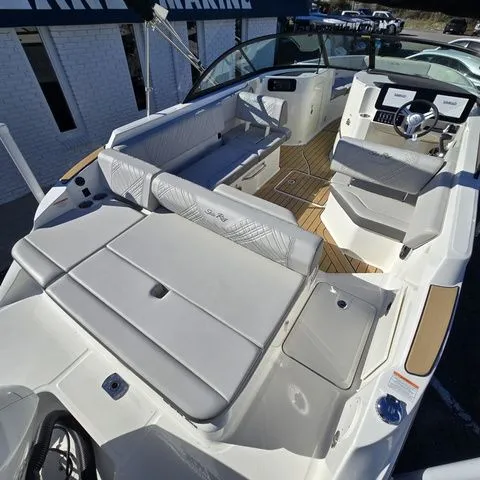 Slide: The Image of Sea Ray SDX 230 OB 2026 - 8