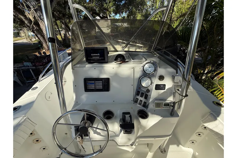 Slide: The Image of Center console of 2002 Fishmaster 212 Travis Edition boat with Garmin navigation system. - 20