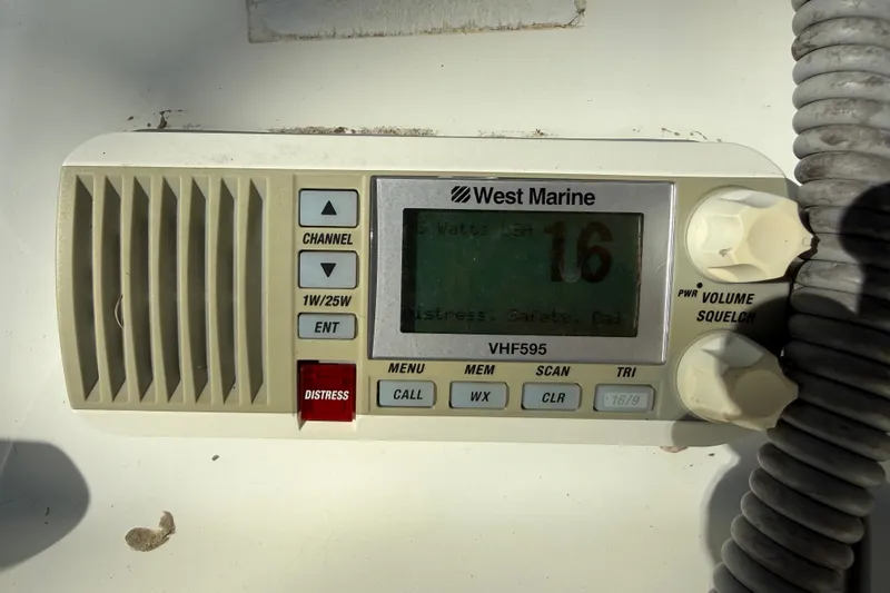 Slide: The Image of VHF marine radio on Fishmaster 212 Travis Edition, 2002 model, displaying channel 16. - 22