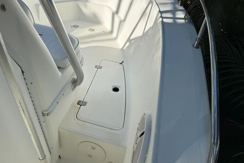 Slide: The Image of 2002 Fishmaster 212 Travis Edition boat interior with seating and storage compartment. - 26