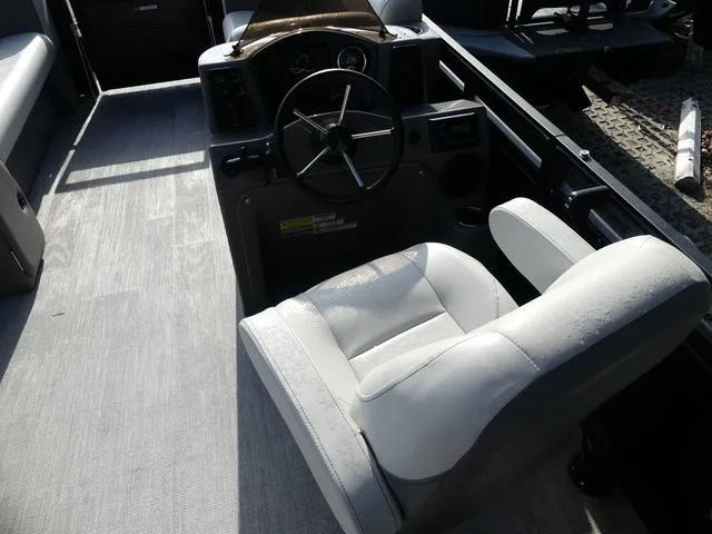 Slide: The Image of Qwest E CLASS RLS 818 2024 - 4