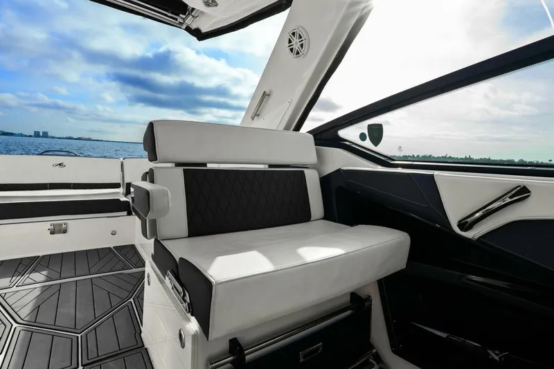 Slide: The Image of 2023 Monterey 385 SS - Seating - 18