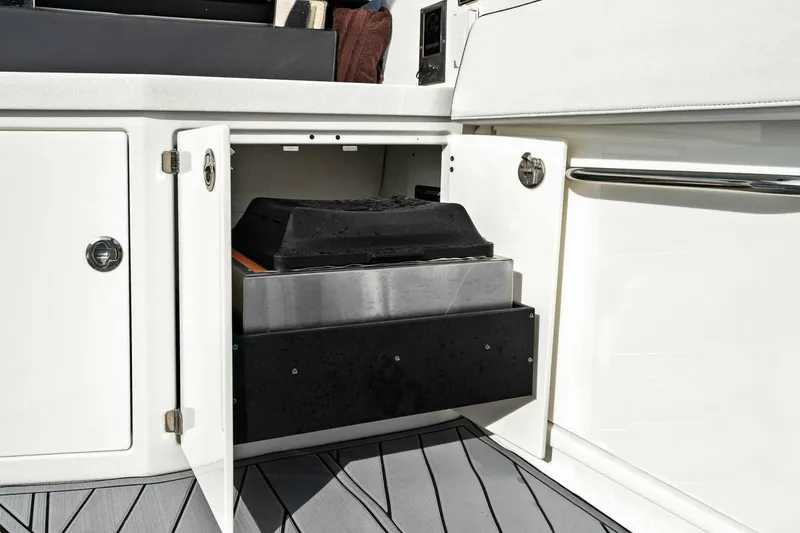 Slide: The Image of 2023 Monterey 385 SS - Storage - 22