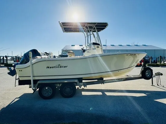 Slide: The Image of NauticStar 2102 Legacy 2015 - 11