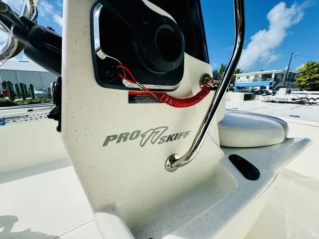 Slide: The Image of Mako Pro Skiff 17 CC 2022 - 11