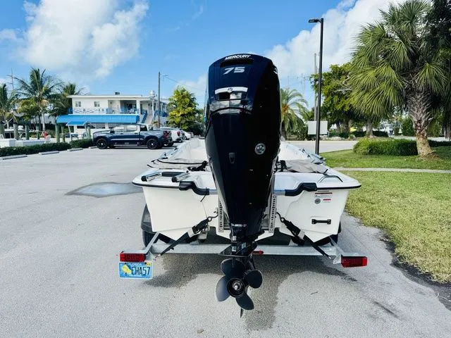 Slide: The Image of Mako Pro Skiff 17 CC 2022 - 4