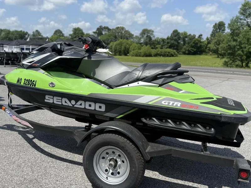 Slide: The Image of Sea-Doo GTR-X 230 2017 - 12