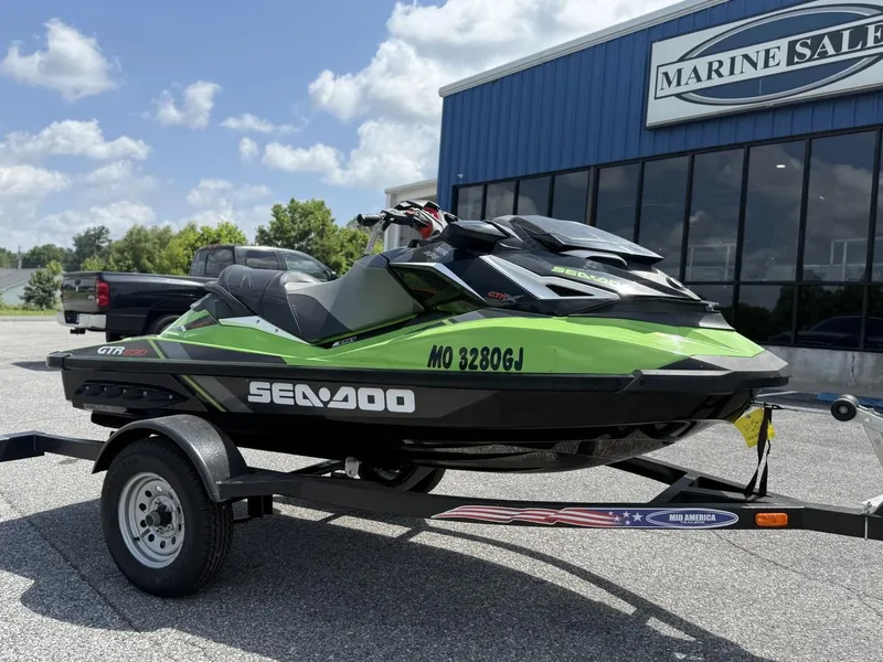 Slide: The Image of Sea-Doo GTR-X 230 2017 - 13