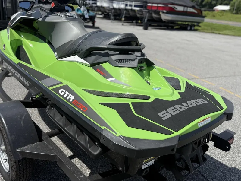 Slide: The Image of Sea-Doo GTR-X 230 2017 - 15