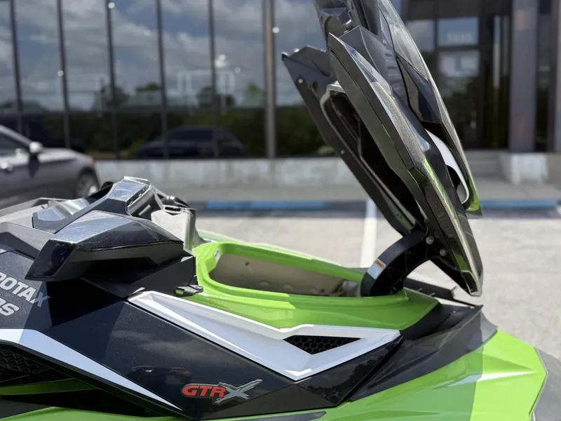 Slide: The Image of Sea-Doo GTR-X 230 2017 - 8