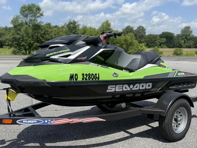 Slide: The Image of Sea-Doo GTR-X 230 2017 - 9