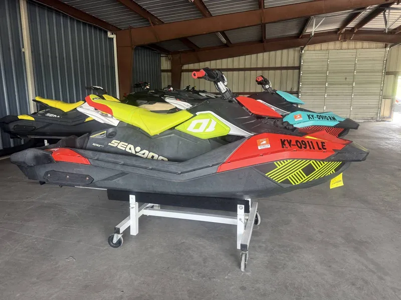Slide: The Image of Sea-Doo SPARK 3UP TRIXX 2020 - 10