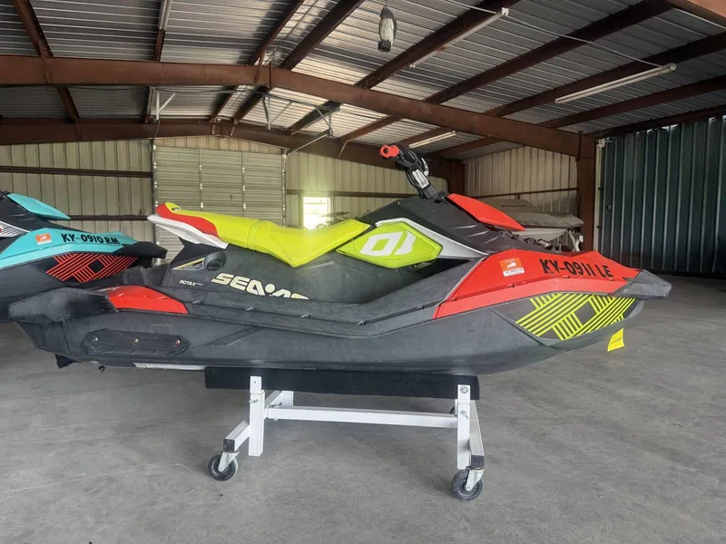 Slide: The Image of Sea-Doo SPARK 3UP TRIXX 2020 - 5