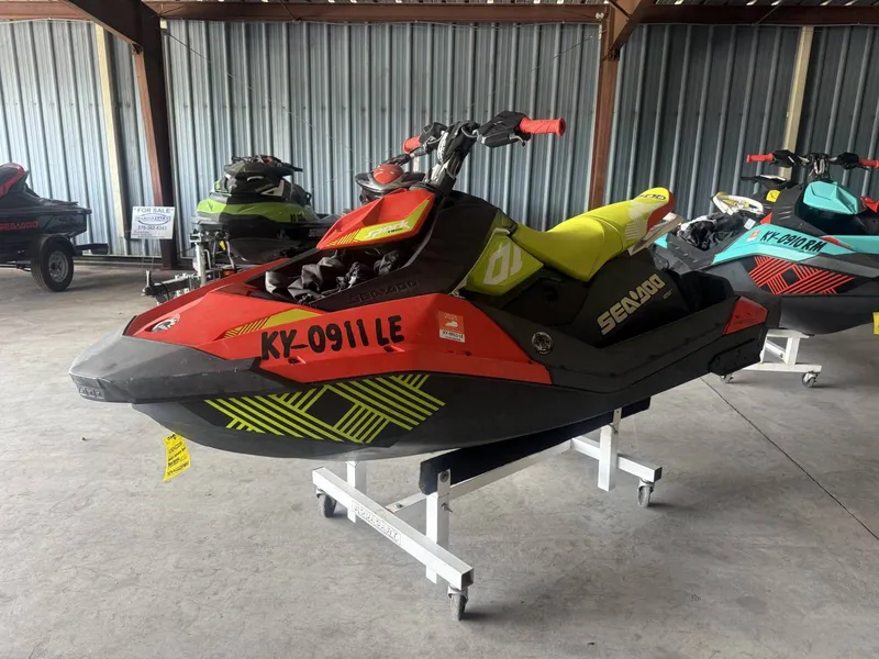 Slide: The Image of Sea-Doo SPARK 3UP TRIXX 2020 - 8