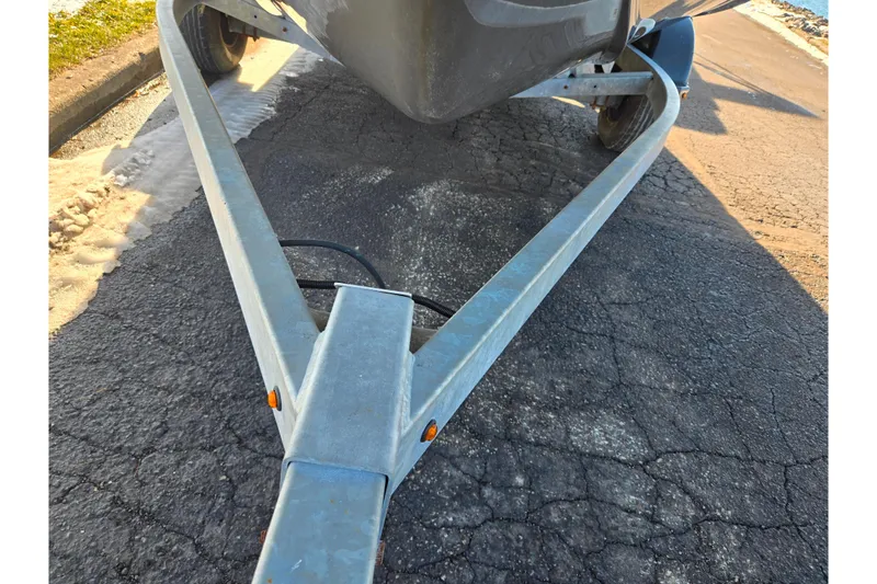 Slide: The Image of Trailer for 2020 Yamaha Boats SX190 on a paved road. - 7