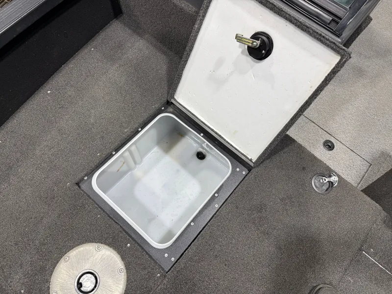 Slide: The Image of Alumacraft Competitor 205 Sport & Suzuki 250HP 2017 - 12