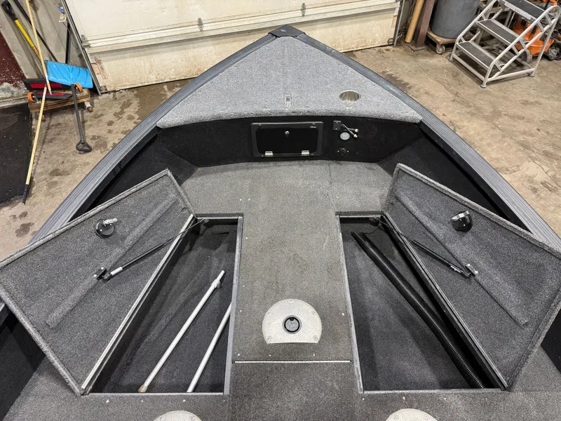 Slide: The Image of Alumacraft Competitor 205 Sport & Suzuki 250HP 2017 - 13