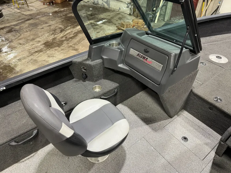 Slide: The Image of Alumacraft Competitor 205 Sport & Suzuki 250HP 2017 - 15