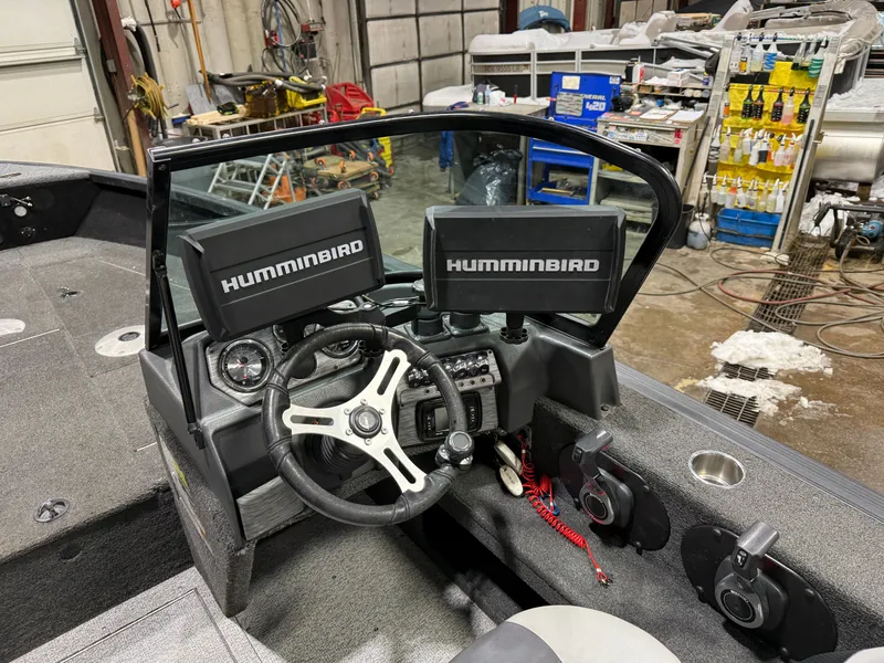 Slide: The Image of Alumacraft Competitor 205 Sport & Suzuki 250HP 2017 - 17