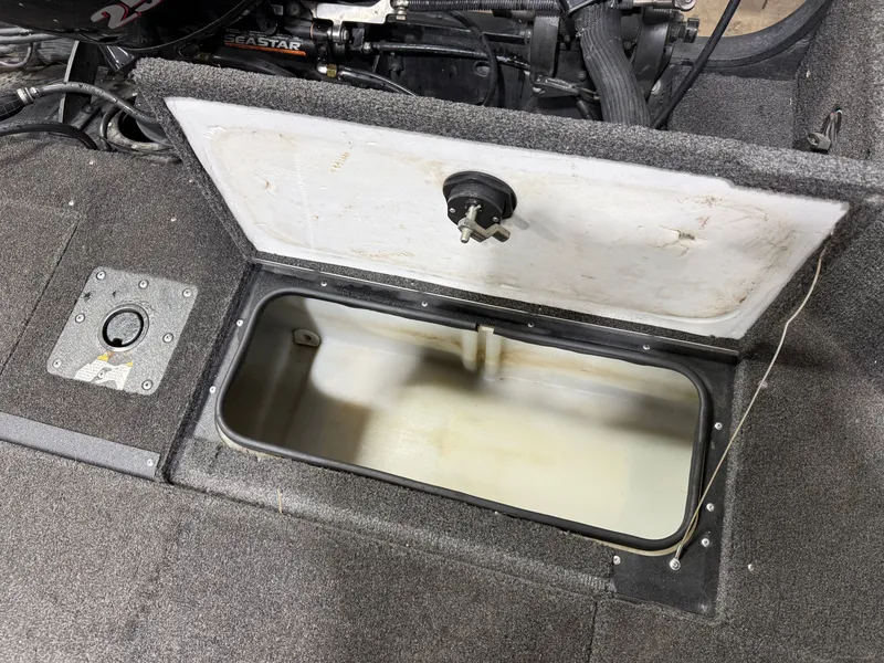 Slide: The Image of Alumacraft Competitor 205 Sport & Suzuki 250HP 2017 - 29