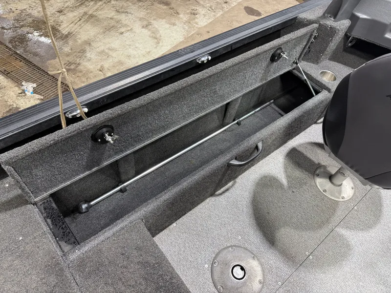 Slide: The Image of Alumacraft Competitor 205 Sport & Suzuki 250HP 2017 - 30