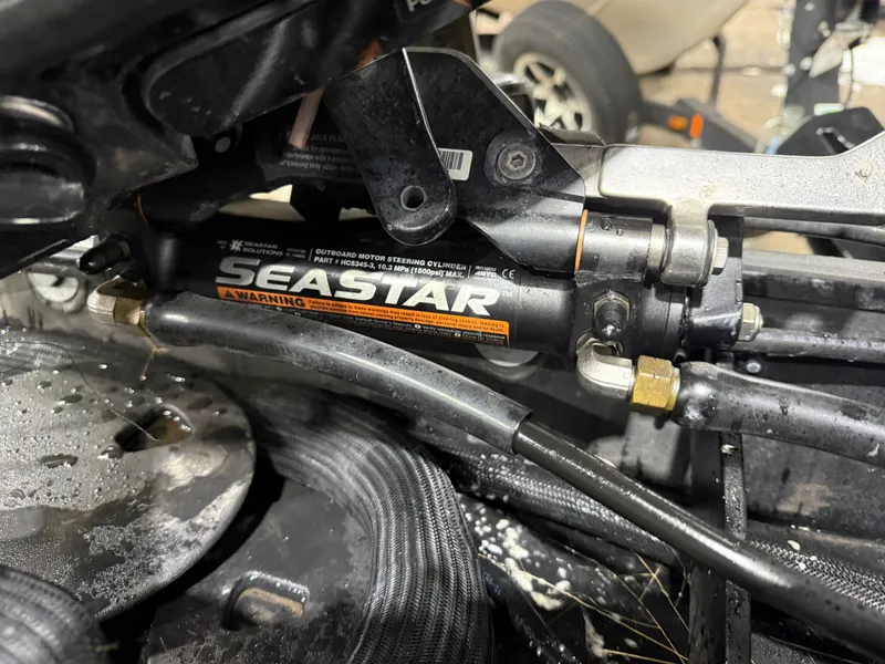 Slide: The Image of Alumacraft Competitor 205 Sport & Suzuki 250HP 2017 - 31