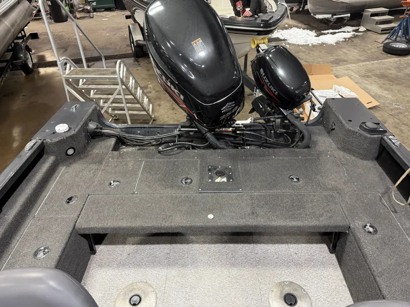 Slide: The Image of Alumacraft Competitor 205 Sport & Suzuki 250HP 2017 - 36