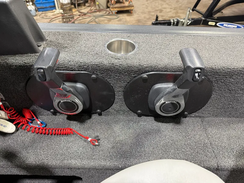 Slide: The Image of Alumacraft Competitor 205 Sport & Suzuki 250HP 2017 - 37