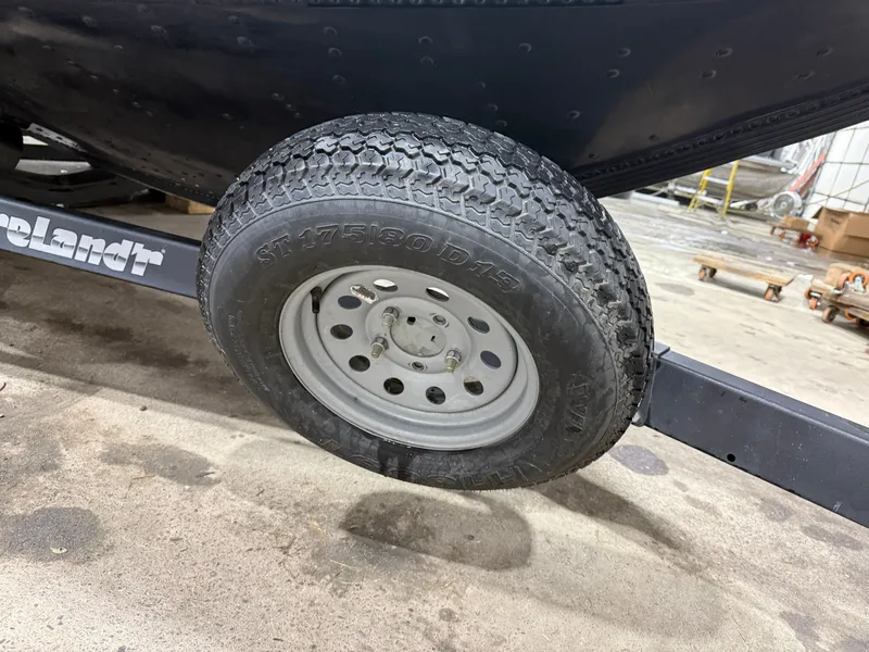 Slide: The Image of Alumacraft Competitor 205 Sport & Suzuki 250HP 2017 - 40