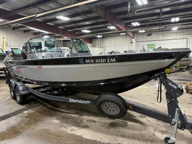 Slide: The Image of Alumacraft Competitor 205 Sport & Suzuki 250HP 2017 - 41