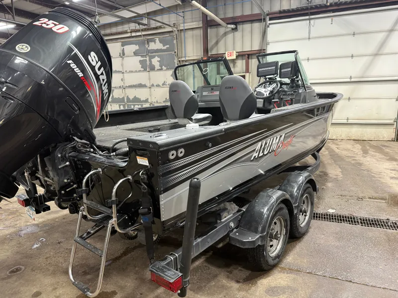 Slide: The Image of Alumacraft Competitor 205 Sport & Suzuki 250HP 2017 - 42