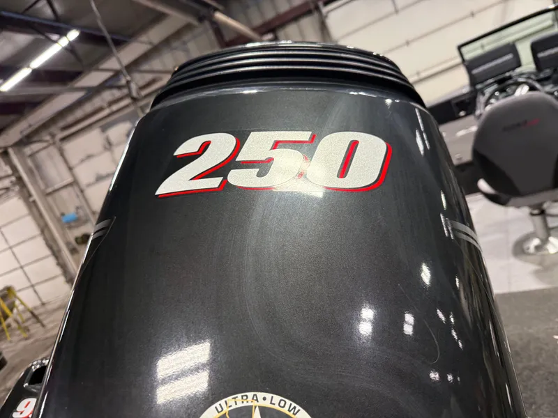 Slide: The Image of Alumacraft Competitor 205 Sport & Suzuki 250HP 2017 - 46