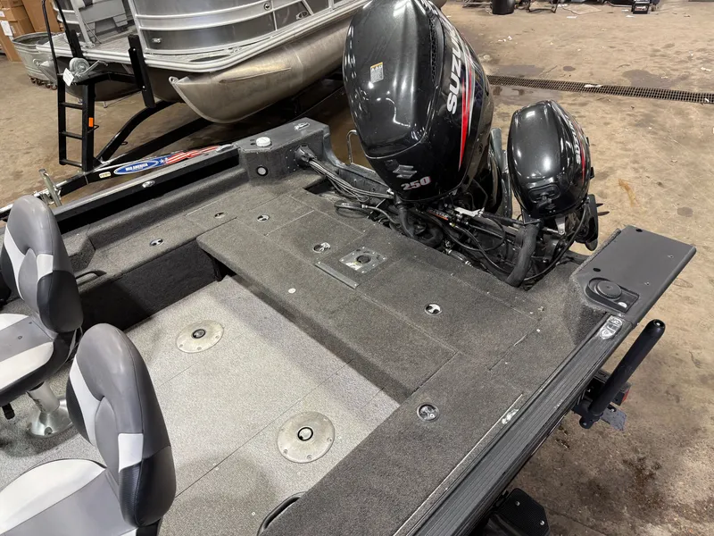 Slide: The Image of Alumacraft Competitor 205 Sport & Suzuki 250HP 2017 - 7