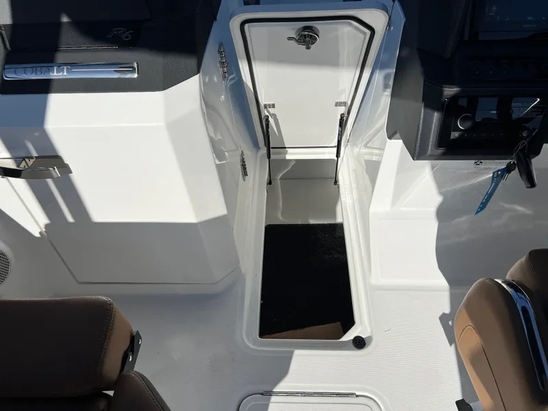 Slide: The Image of 2026 COBALT R6 - Image 31 - 31