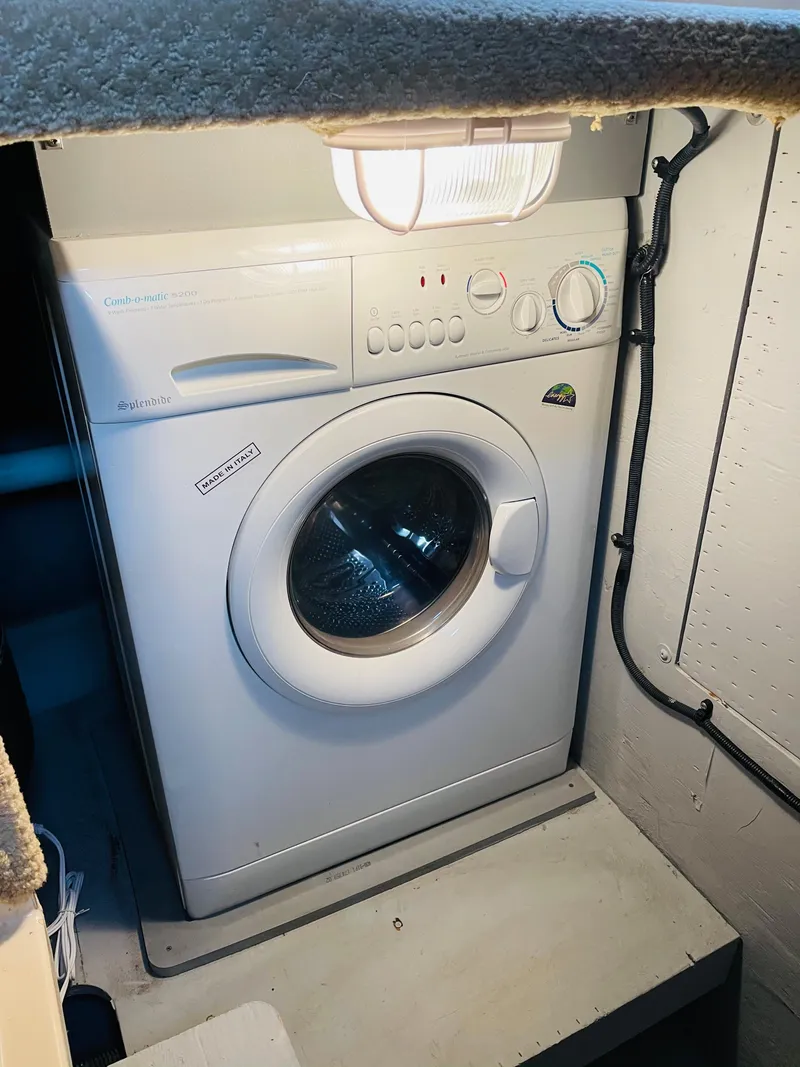Slide: The Image of Washing machine inside 2006 Meridian 408 Motoryacht. - 10