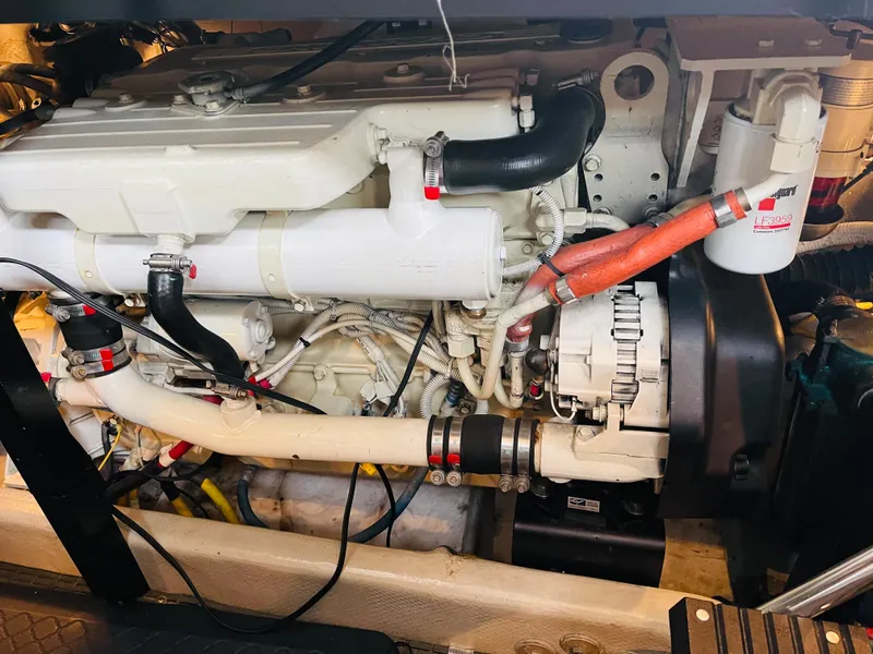 Slide: The Image of Engine room of 2006 Meridian 408 Motoryacht with visible engine. - 15