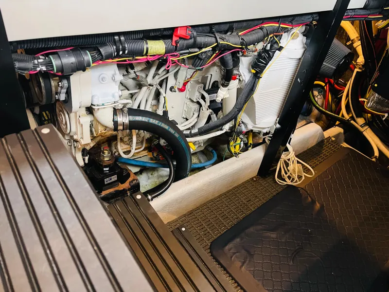 Slide: The Image of Engine room of 2006 Meridian 408 Motoryacht. - 16