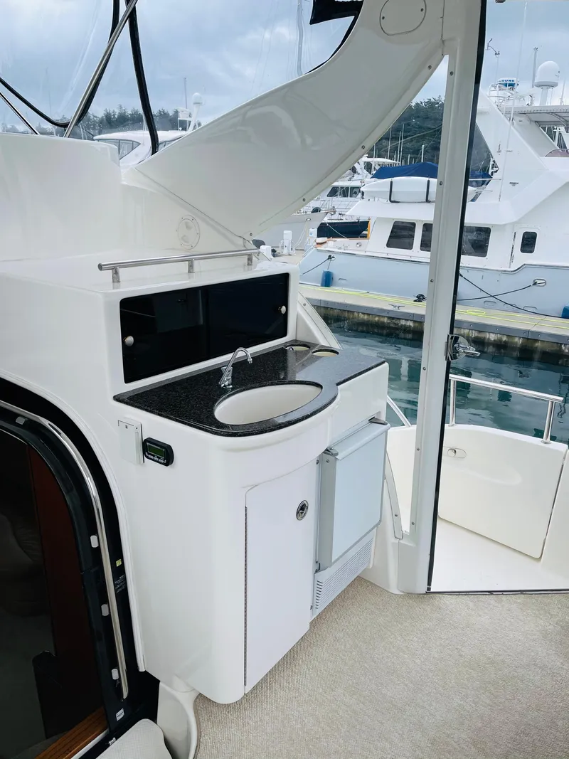 Slide: The Image of Meridian 408 Motoryacht 2006 with deck kitchenette and harbor view. - 20